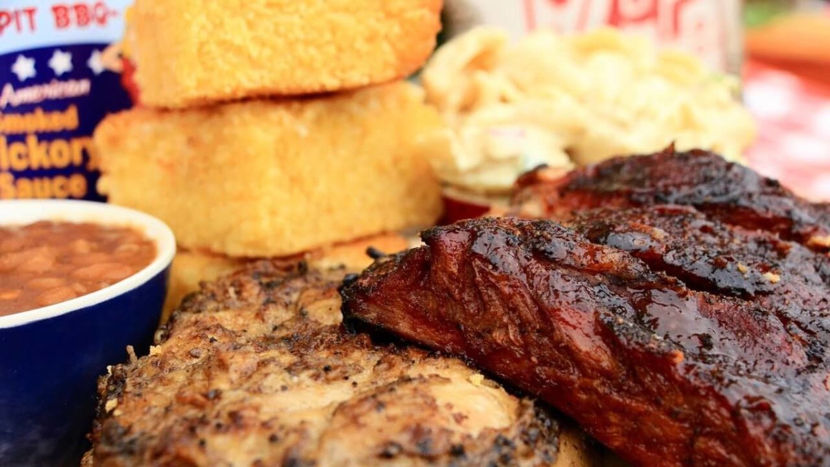 Sticky Lips food, including BBQ ribs, chicken and cornbread